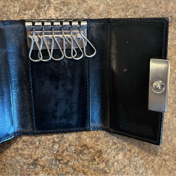 Authentic Prada Key Holder Case Black Patent Leather Silver Hardware - Picture 4 of 10